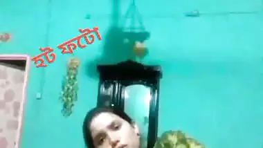 Bangla naked girl fucks her pussy with brinjal