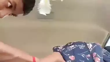 Girl seduces her lover in car and enjoys desi outdoor sex