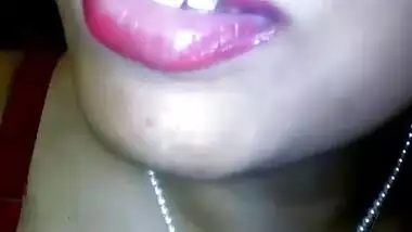 Sexy dark-skinned Indian girl shows up large breasts in the porn video