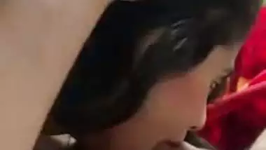 Naked girl shows her pussy in the Indian sex video – Part 1