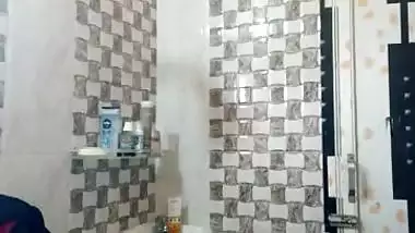 Head bath nude shower with camera recording of GF