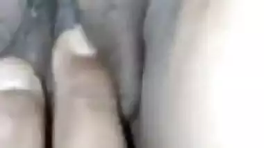 Wife's XXX slit is so sexy that Indian man can't stop staring at it