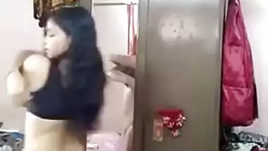 Young Desi woman bares her XXX body in front of mirror and sex camera