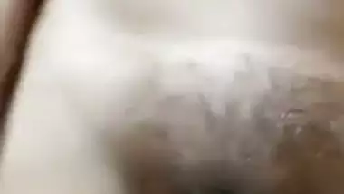 Slim Indian girl shows on cam her perky boobs and trimmed XXX twat