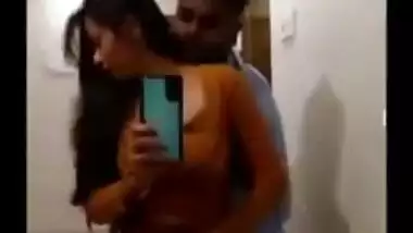 Bihar cheating aunty with lover taking nude selfies for hubby! Desi MMS