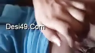 Desi exposes naked pussy without any sense of shame and touches it