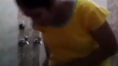 Desi girl satisfies BF's sex dreams by recording XXX relax in shower