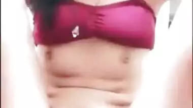 Desi whore in red top and panties broadcasts solo XXX show close-up