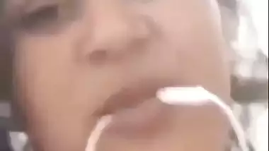 Bhabhi sex affair video call showing boobs to secret lover