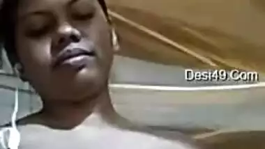Desi girl puts on earphones to hear guy's porn requests better