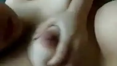 Chesty Desi teeny plays with her breasts in XXX video for lover