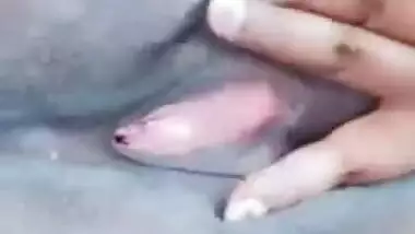 Perky Indian girl isn't shy about showing sexy XXX parts on camera