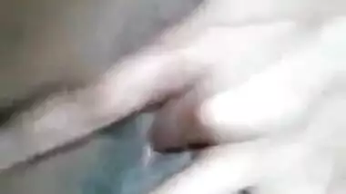 Sweet Indian gal with body of porn diva fingers trimmed twat on cam