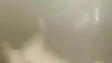 Guy fucks his 18-year-old GF’s pussy in Indian outdoor sex