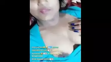Desi babe makes her XXX hooters with dark nipples public in sex broadcast