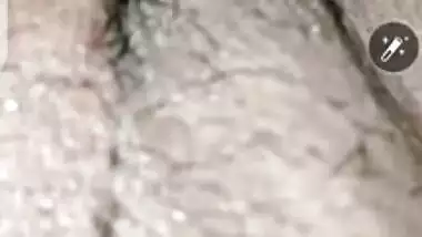 Gujrati Desi XXX whore showing her huge boobs and pussy on cam