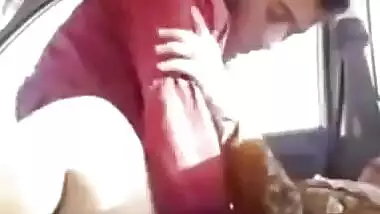 Maa ki bahen ko choda car mei