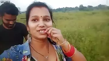 Hot couples Lipkiss Boob press my first blog Aj babu ki teen gye