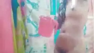 Open nude bath video shot by this young girl for her bf