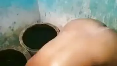 Amateur porn video of an Indian woman with nice tits taking a shower