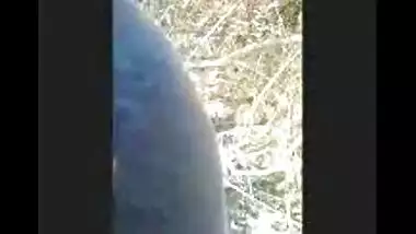 Fsiblog – Arab college girl giving outdoor blowjob to her lover MMS