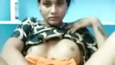 Desi girl shows off pussy to XXX lover via video link and becomes MMS
