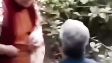 Uncle sucking aunty boobs while walking in park