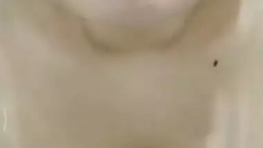 Indian MILF feels her own XXX hooters and gives sex joy to muff