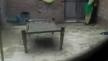 Guy hopes to film cheating porn video to blackmail the Desi neighbor