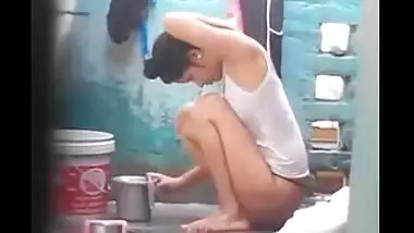 Amateur girl lets he lover watch as she takes a bath outdoors