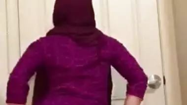 Modest Indian teen caught flashing assets for lover in Desi mms video