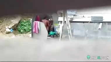 Neighbor on a era caught aunt taking a bath on the outdoor naked