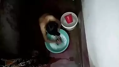 Hidden footage of naked XXX Desi housewife relaxing in the bathroom