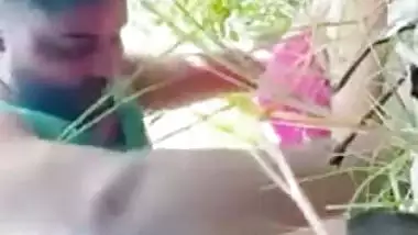 Beautiful Indian girl gets fucked XXX outdoors by her cute boyfriend MMS