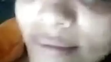 Sex Desi girl exposes her perky XXX boobs for a while and hides them back