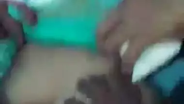 Desi office sex movie of aunty offereing her large milk shakes for playing