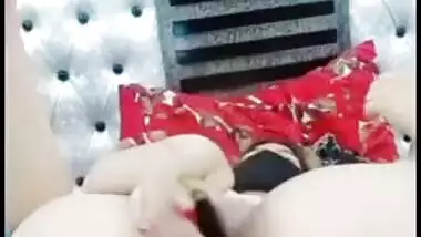 Bhabhi shows Desi devar the way she plays with her XXX ass on cam