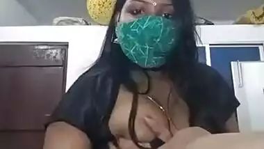 Desi raunchy wife showing herself to her lover on WhatsApp, caught red-handed