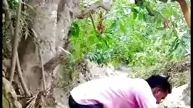 Outdoor Desi mms video of lovers caught having affair in the forest