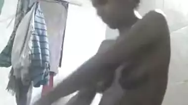 Tempting Desi sex amateur model changes in a XXX way on camera