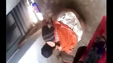 Desi Guy Captured her Aunty Pissing Clip