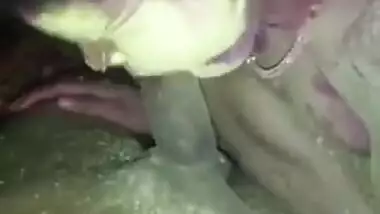 Dirty Desi XXX slut gives a nice blowjob to her best friend MMS