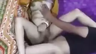 Desi slut gets it on with XXX partner in bed and becomes MMS