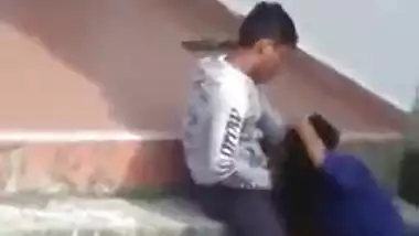 Indian lovers outdoor oral-sex sex MMS movie scene goes viral