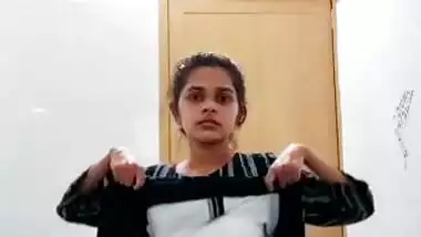 Mallu cute girl hot sexy shows her nude fringering stripping videos part 3