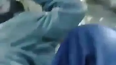 Guy bangs a hijabi girl outdoors in Pakistani porn