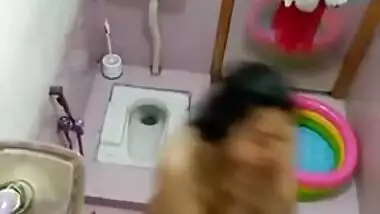 Bhai Ne Bahane Ko Nahate Huae Video Recording Kiya Please Wa