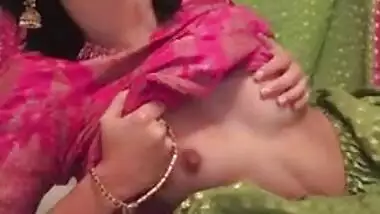 Punjabi whore tries her best masturbating in XXX video for Desi boys