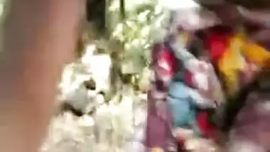 Desi XXX village girl with skinny body agrees to have sex outdoors