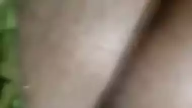 Big ass of amateur Desi XXX webcam model is shown to a horny male